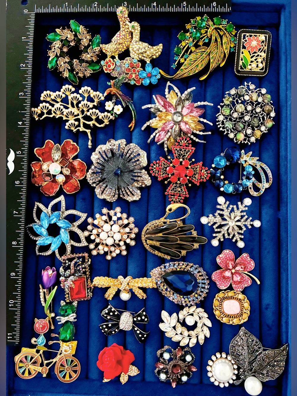 Lot of 30 Assorted Rhinestone Brooch Pins Mixed Statement Jewelry